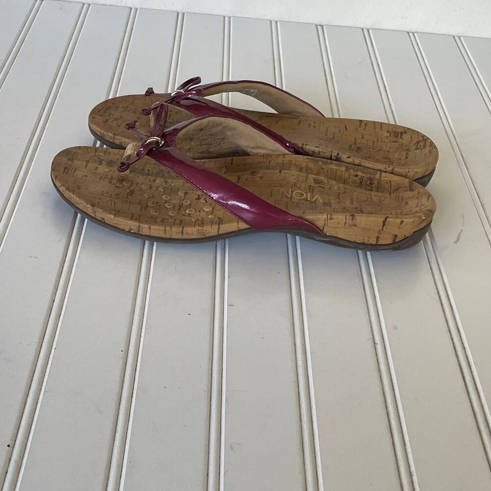 Vionic Red Patent Leather Flip Flops Size 10 - image 2